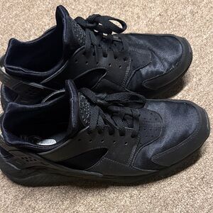 Nike Men's Black Huaraches